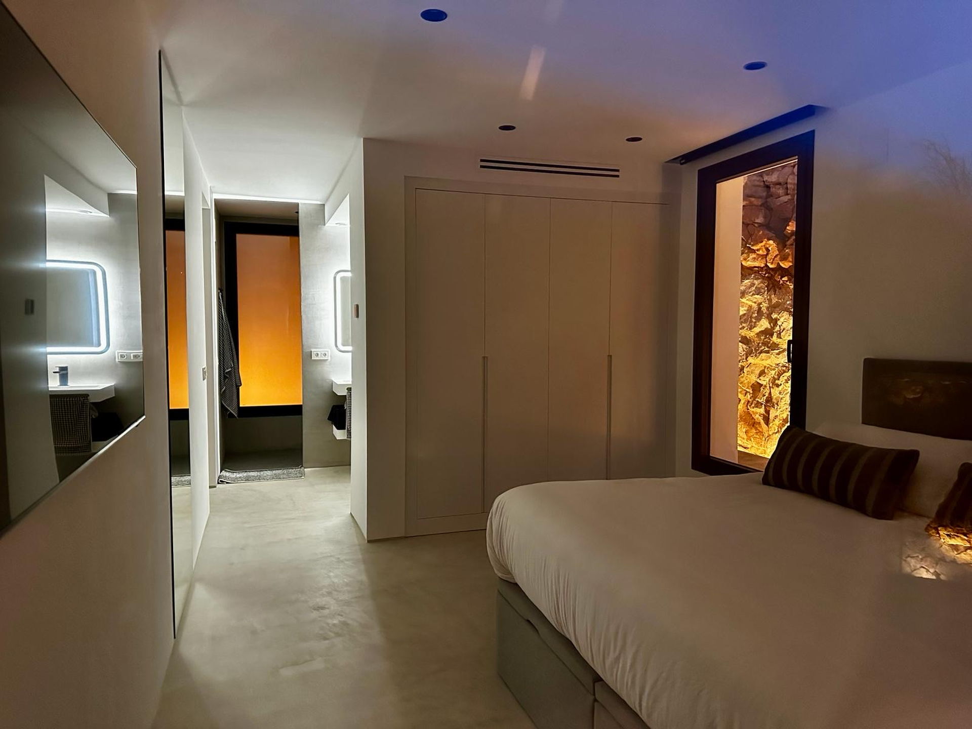 dcd32e9a-8e2f-4a31-8ef1-9b2e391d0450